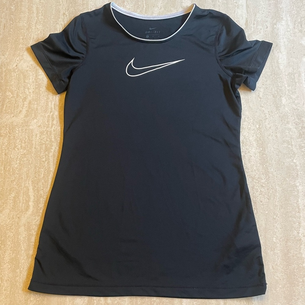 Nike One Fitted Big Kids' (Girls') Dri-FIT Short-Sleeve Top - Size XL